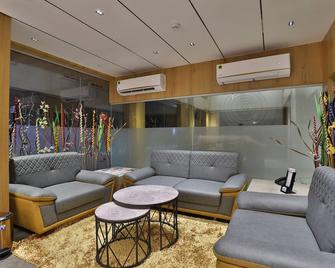 7 Orbit Hotel, Surat - Surat - Salónek