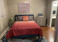 Newly renovated rocket city studio - Huntsville - Bedroom