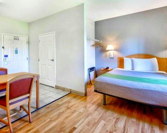 OYO Townhouse Sulphur, La Extended Stay - Sulphur - Soveværelse