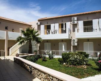 Mani's Rose Hotel - Stoupa - Gebäude