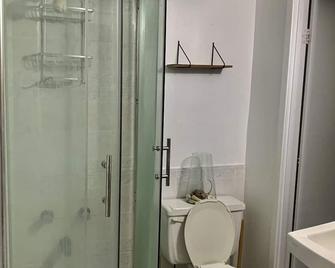 Private near Airport - Mississauga - Baño