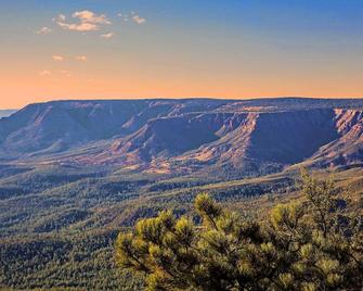 Mt Views: Guesthouse W/2 Horse Stalls + Turnout, Sleeps 4, Tack Room, Trails, Riding Ring - Payson - Outdoors view