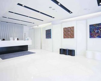 Cityinn Hotel Plus - Ximending Branch - Taipei - Receptionist