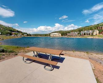 Majestic Studio Pool-Spa Ski-in out Gym, Sauna, Laundry, BBQ - Brian Head - Beach