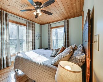 Bryson City Cabin Deck And Mountain-View - Bryson City - Bedroom