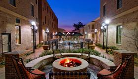 Residence Inn by Marriott Savannah Downtown/Historic Distric - Savannah - Patio