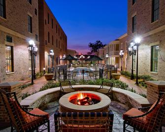Residence Inn by Marriott Savannah Downtown/Historic Distric - Savannah - Βεράντα