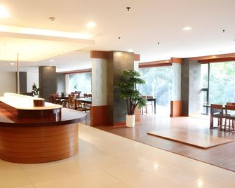 Lume'os Hotel - Yakarta - Recepción