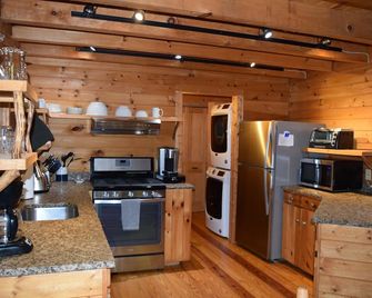 Secluded-Log Cabin-in town Cashiers-Pet Friendly - Cashiers - Kitchen