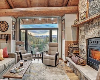 Skyrun 2 Bedroom Cabin by RedAwning - Golden - Living room