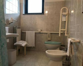 Ascot Lodging - Cardano al Campo - Baño
