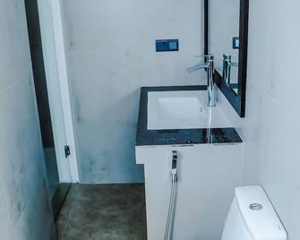 Shades Hotel & Villa - Matara - Baño