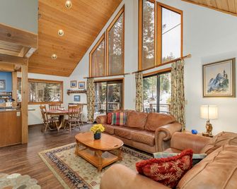 Jack's Cabin By Nw Comfy Cabins - Leavenworth - Living room