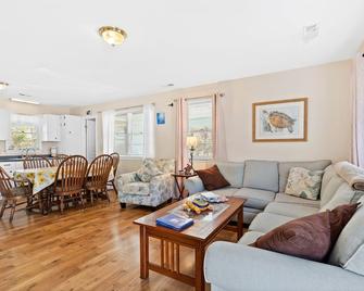 Turtle Shack - Ocean Isle Beach -Whole Beach House - Ocean Isle Beach - Living room