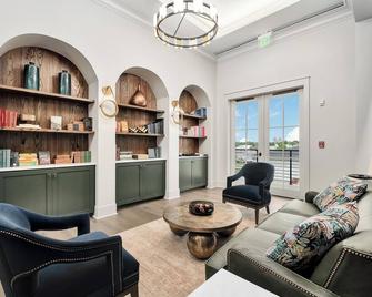 The Wallace Suite | 5 Minutes from I65 | In the heart of Cullman - Cullman - Lounge