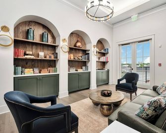 The Wallace Suite | 5 Minutes from I65 | In the heart of Cullman - Cullman - Lounge