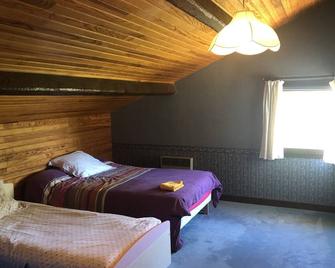In the heart of the Livradois region, beautiful, large architect-designed house. - Vertolaye - Habitación