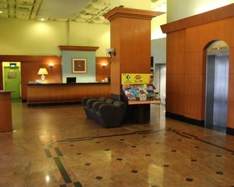 Strand Hotel - Singapore - Front desk