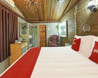 OYO 90636 Teratak Zakiah Chalet - Jerantut - Habitación
