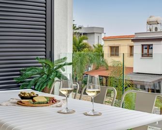 Sanders Only - Limassol - Balcony