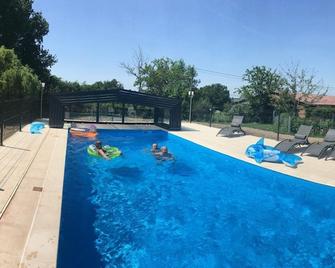 Alaguyauder La Chambre - Giffaumont-Champaubert - Piscina