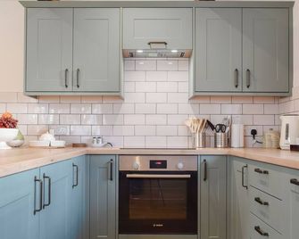 Brooklands Farm Cottage - Biggleswade - Kitchen