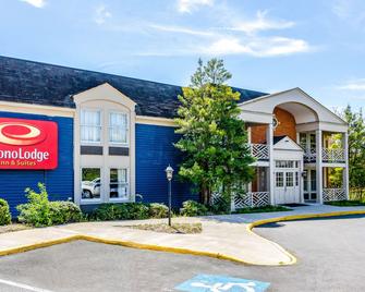 Econo Lodge Inn & Suites - Radford - Building