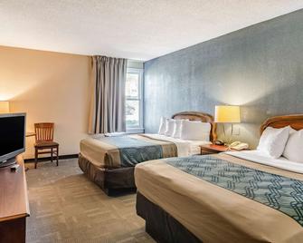 Econo Lodge Inn & Suites Radford-Blacksburg Area - Radford - Bedroom