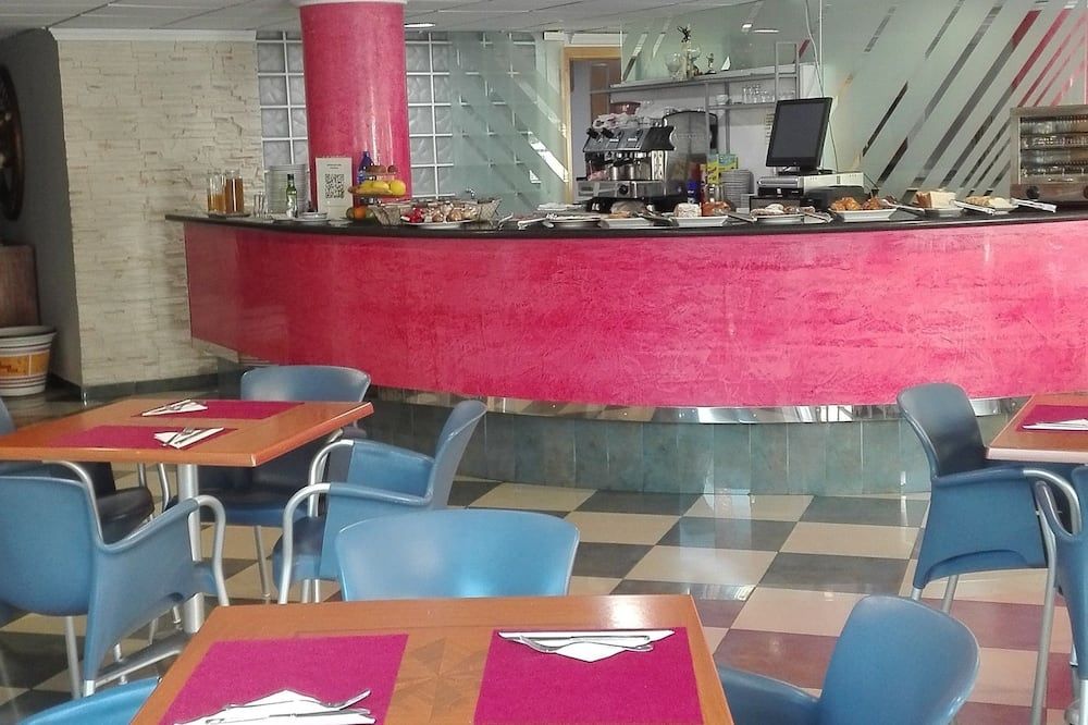 Hotel Mavi - גנדיאה - בר