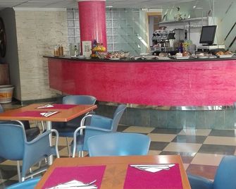 Hotel Mavi - גנדיאה - בר