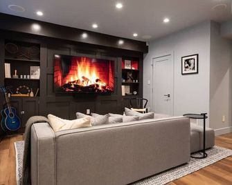 Luxurious & Spacious Townhome - Boston