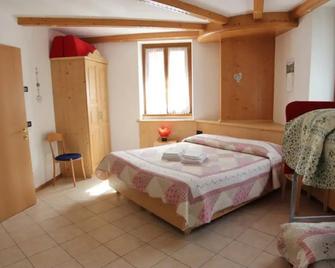 Bed and Breakfast Galet - Ledro - Bedroom