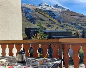 Studio moderne au centre station avec balcon, idéal couple, proche commerces et pistes - FR-1-516-194 - Les Deux-Alpes - Balcón
