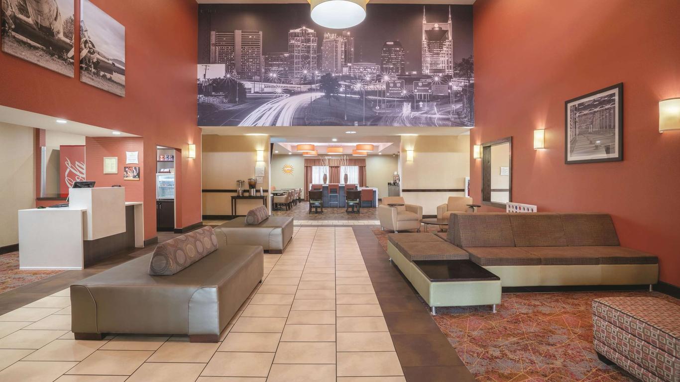 La Quinta Inn & Suites by Wyndham Smyrna TN - Nashville