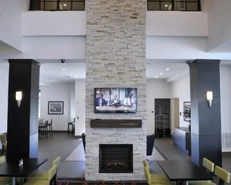 Staybridge Suites St. Petersburg Downtown By IHG - St. Petersburg - Σαλόνι ξενοδοχείου