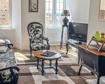Nice Apartment In Pradelles With Wifi - Pradelles - Salon
