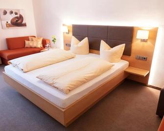 Hotel Restaurant Zum Hirschen - Donaueschingen - Bedroom