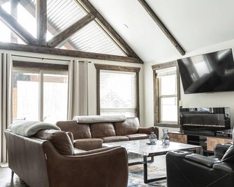 The Highmark Cabin - Valemount - Sala de estar