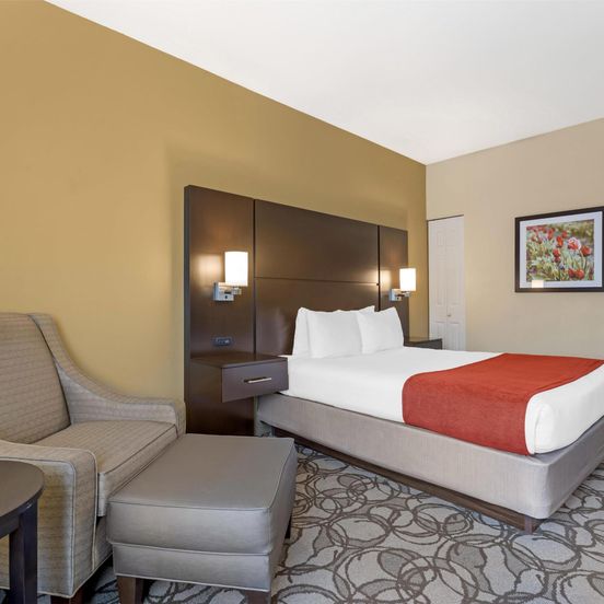 Best Western Plus Plaza by the Green image 1