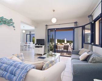 Fantastic Villa With Private Pool And Outstanding Sea Views - Fiskardo - Living room