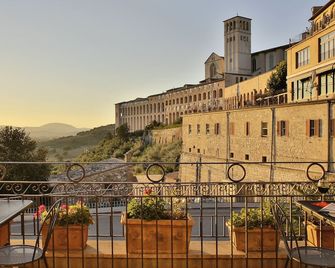 ويندسور سافويا - اسيسي - شرفة