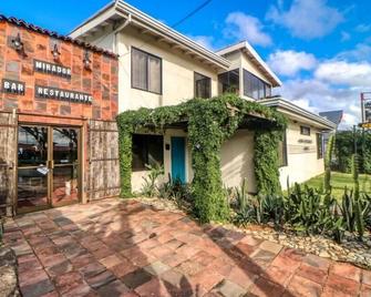 Hotel Punta Descartes - La Cruz - Edificio