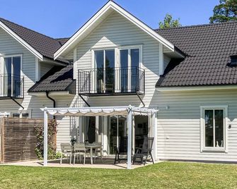 Nice Home in Vaestervik With Lake View - Västervik