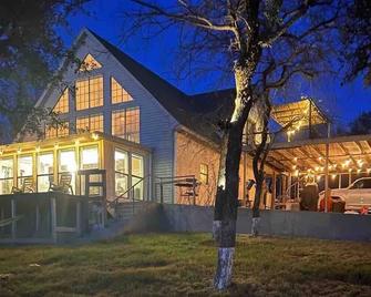 Lakeshore -Cozy Lake House - Bridgeport - Edificio