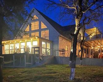 Lakeshore -Cozy Lake House - Bridgeport - Gebouw