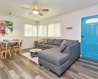 Cozy Casa Dulce - Ontario - Living room