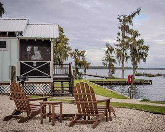 Waterfront Tiny Home - Crescent City - Patio