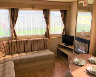 Golden Anchor Holiday Park - Skegness - Living room