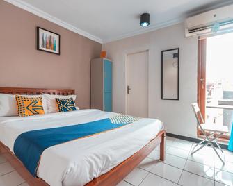 Spot On 2033 Kayumanis Homestay Syariah - Jakarta - Soveværelse