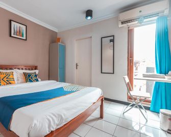 Spot On 2033 Kayumanis Homestay Syariah - Jakarta - Bedroom
